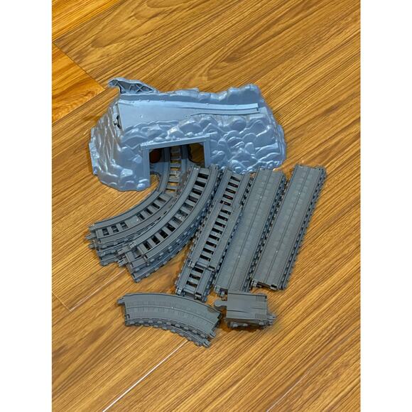 20 Pieces  Lot Thomas Track master Track Pieces Train  Road And Cave - Picture 1 of 5
